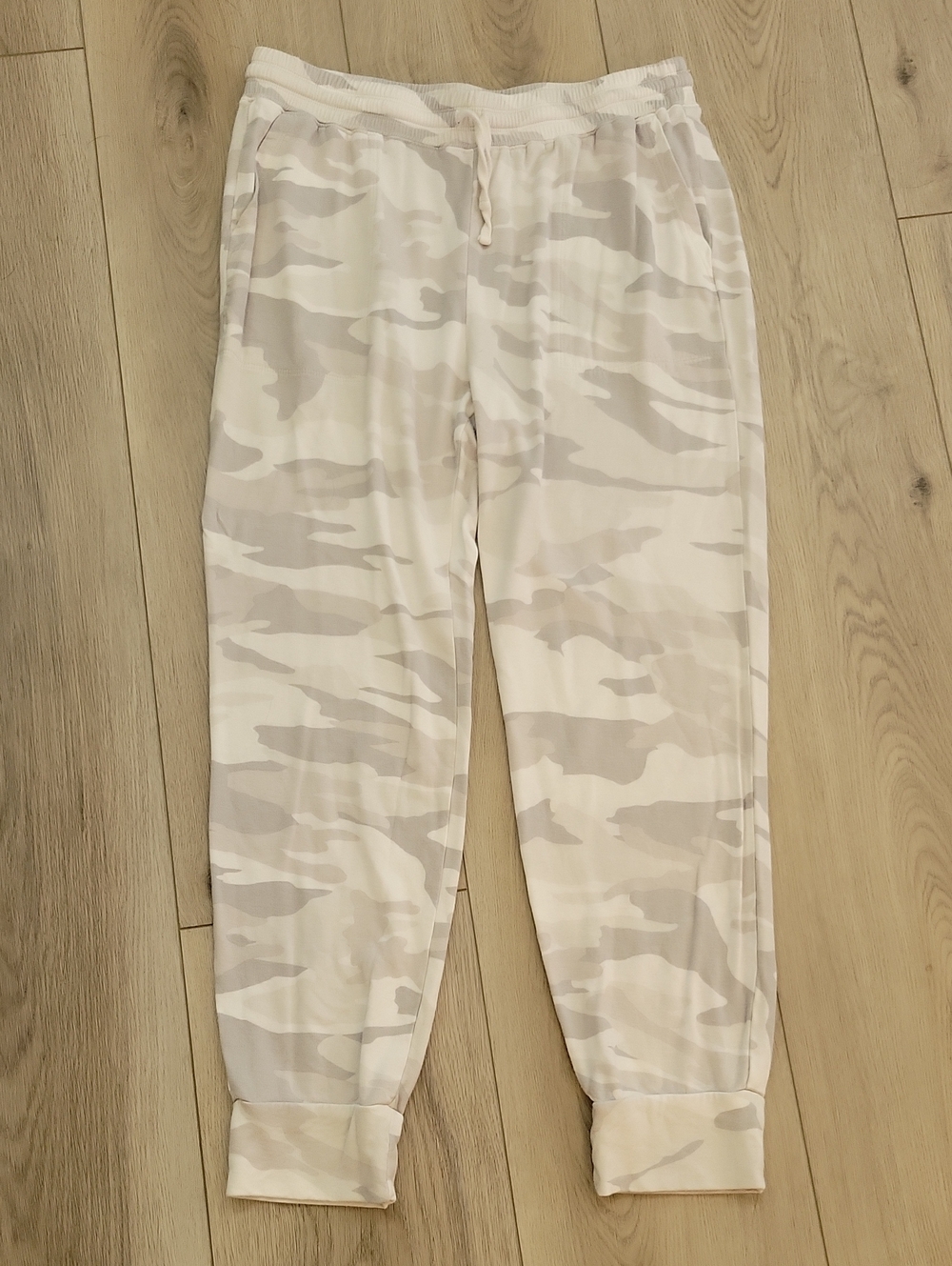 Splendid Men's White & Light Gray Camouflage Joggers